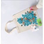 Táska kék virágmintával gyémántszemes kirakóval kreatív termék