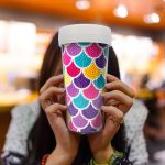 Színes pikkely mintás gyémántszemes kirakóval díszített kreatív pohár