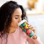 Virág mintás gyémántszemes kirakóval díszített kreatív pohár