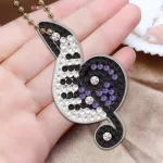 Hangjegy violinkulcs gyémántszemmel kirakható kulcstartók