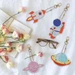 Űrutazás gyémántszemmel kirakható kulcstartók