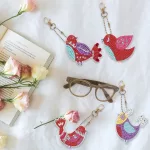 Népművészeti madarak gyémántszemmel kirakható kulcstartók