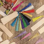 Fa Könyvjelző Alap Kreatív Alkotáshoz – random színű bojttal szállítjuk