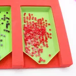 Gyémántszem tálca tartó habszivacsból