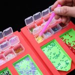 Gyémántszem tálca tartó habszivacsból dobozokkal