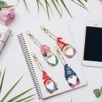 Karácsonyi Manós gyémántszemmel kirakható kulcstartók