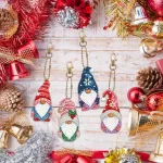 Karácsonyi Manós gyémántszemmel kirakható kulcstartók