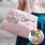 Pillangó virággal gyémántszemmel kirakható kulcstartók