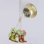 Csizmák virággal gyémántszemmel kirakható kulcstartók