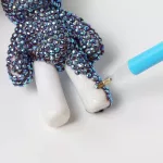 Gyémántszemmel kirakható kis maci kulcstartó 13 cm