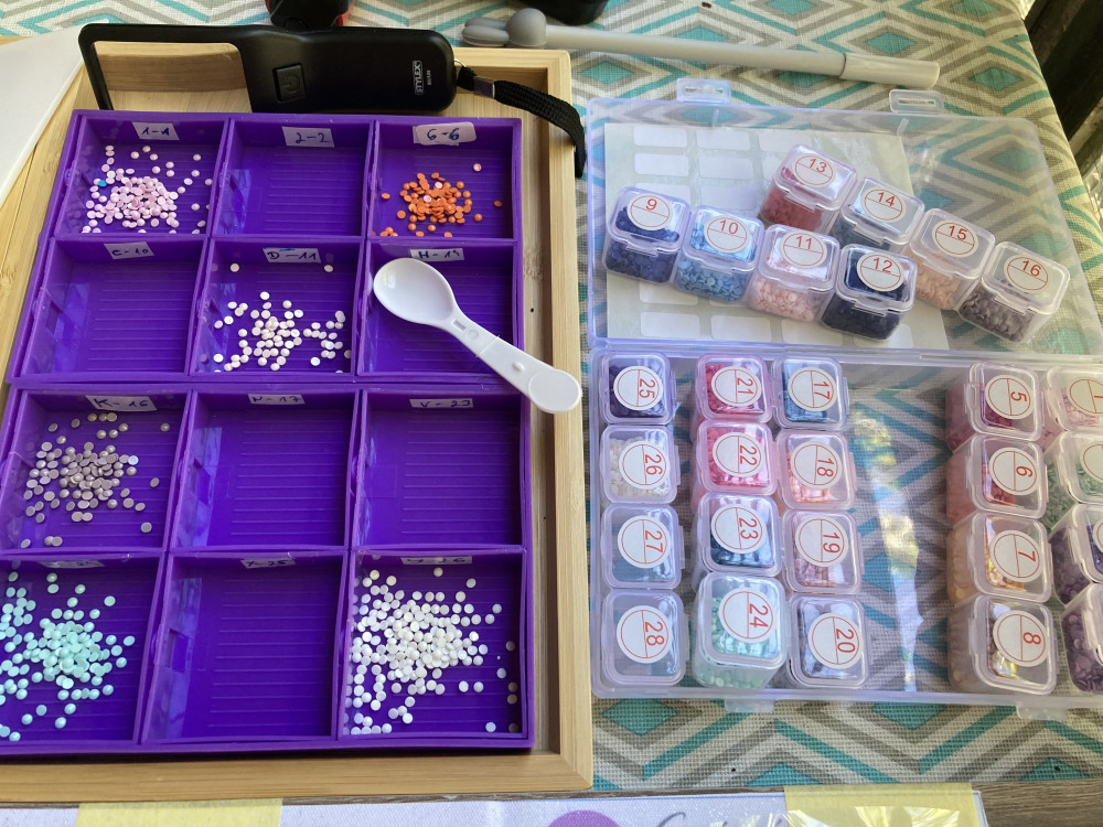   Négyzet alakú tálcák gyémántszemes kirakóhoz random színben
