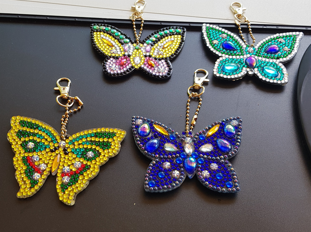 Öt Pillangó gyémántszemes kirakó kulcstartók 
